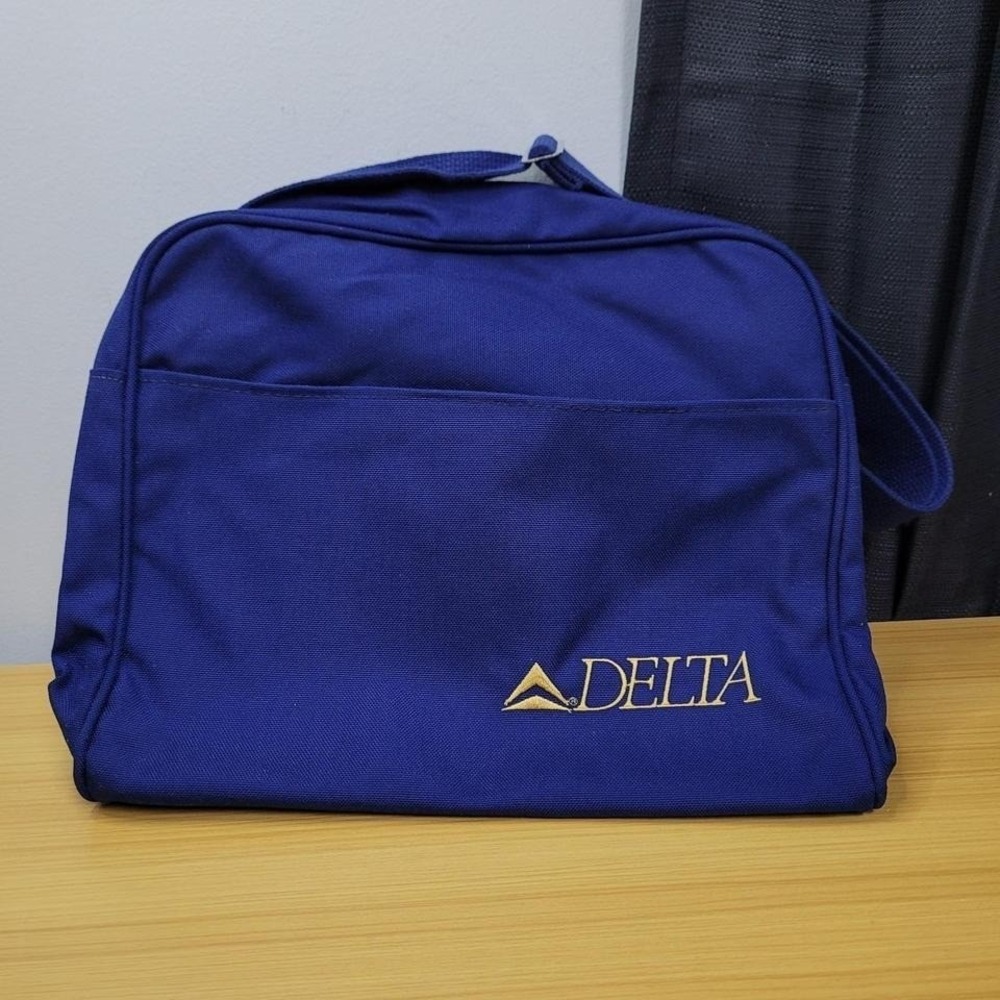 Vintage Delta Airlines Bag‎ Blue Zip